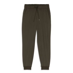 lululemon Like New Women’s On The Fly Jogger in Dark Olive. Size 8